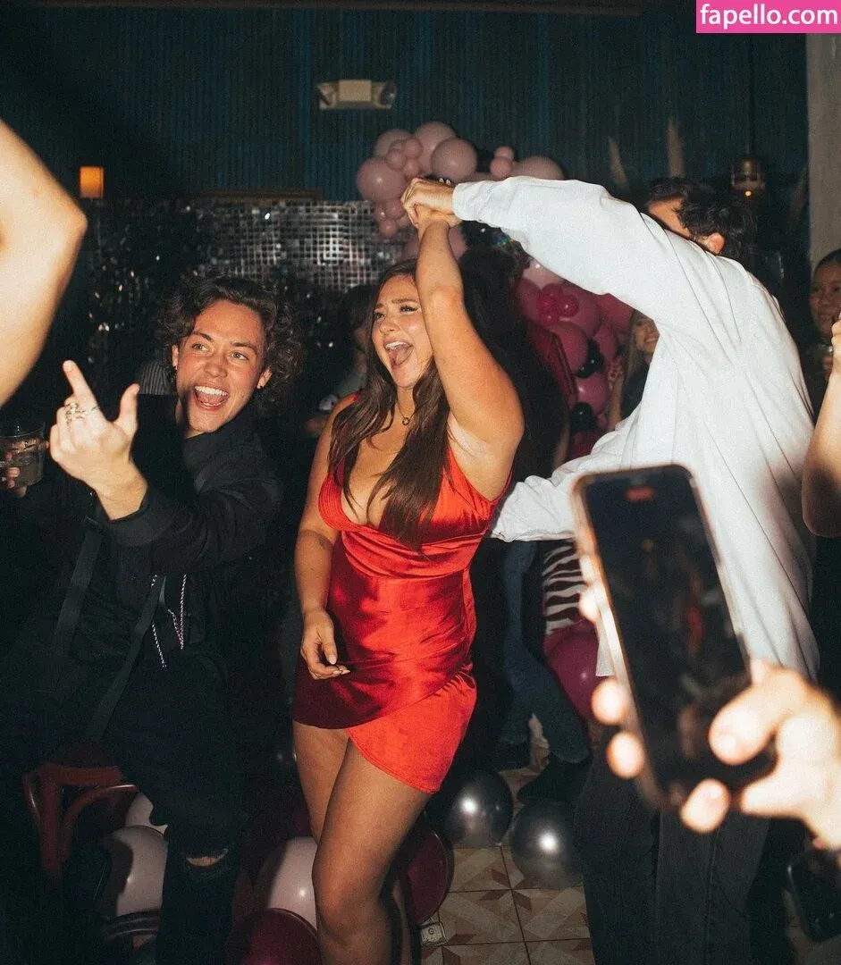 Emma Kenney Onlyfans Photo Gallery 