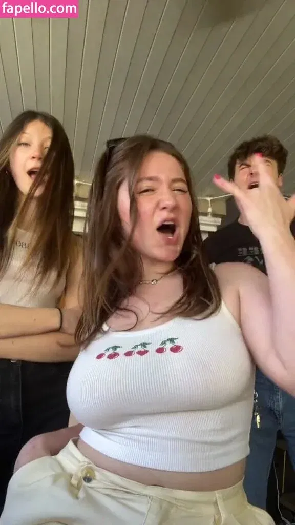 Emma Kenney Onlyfans Photo Gallery 