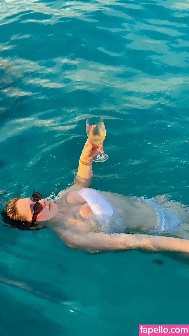 Emma Kenney Onlyfans Photo Gallery 