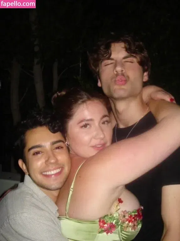 Emma Kenney Onlyfans Photo Gallery 