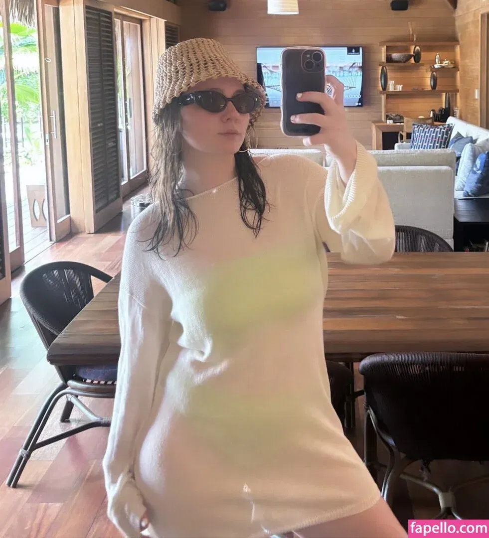 Emma Kenney Onlyfans Photo Gallery 