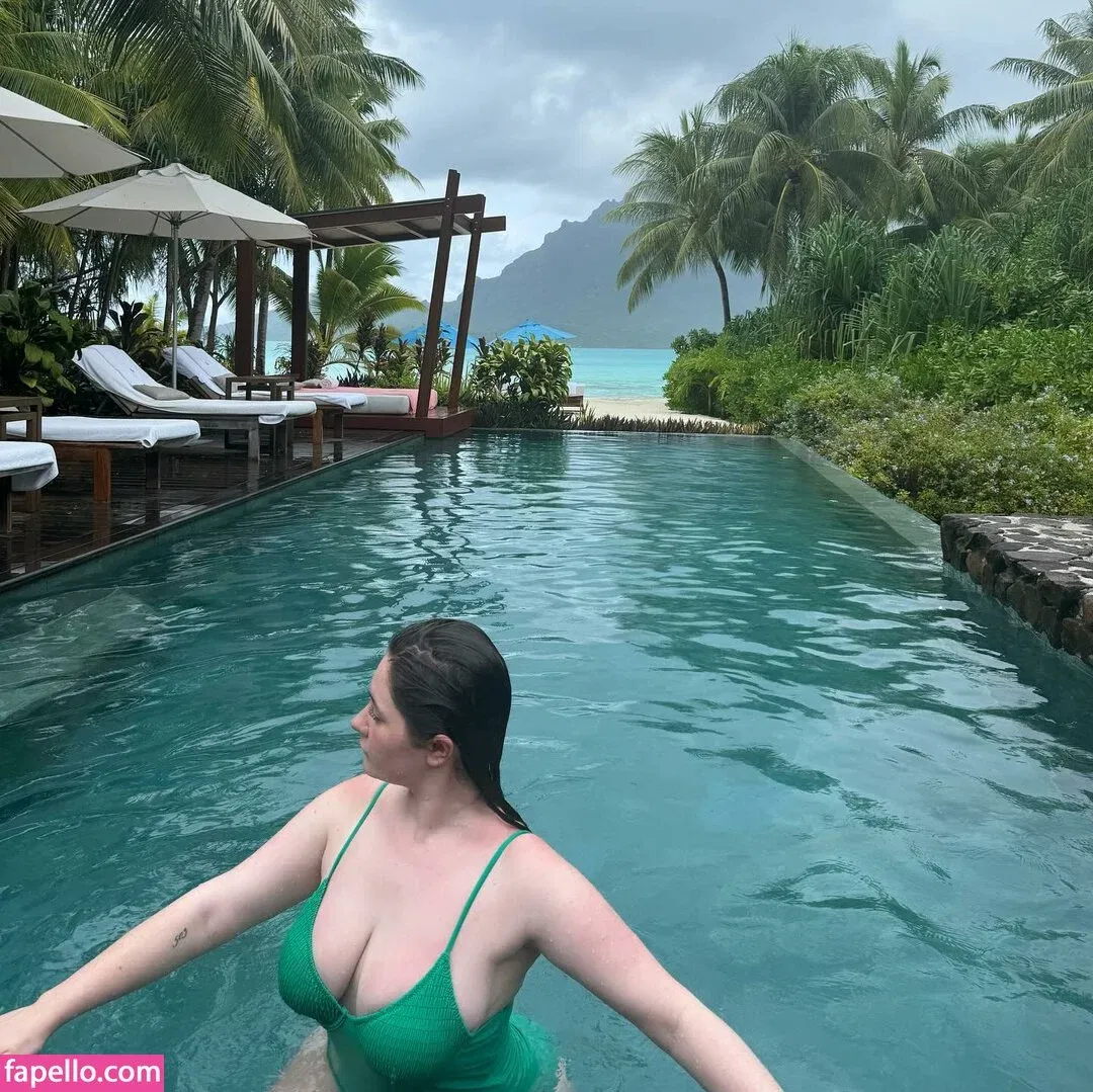 Emma Kenney Onlyfans Photo Gallery 