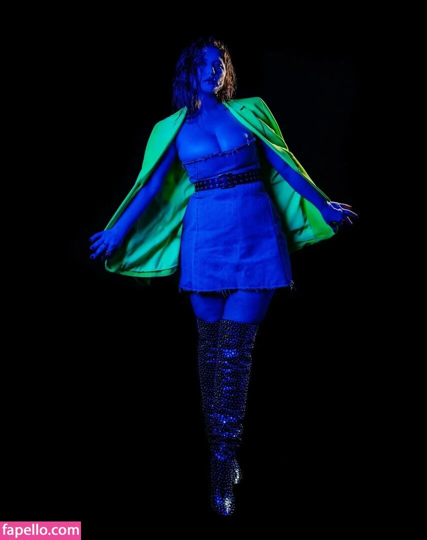 Emma Kenney Onlyfans Photo Gallery 