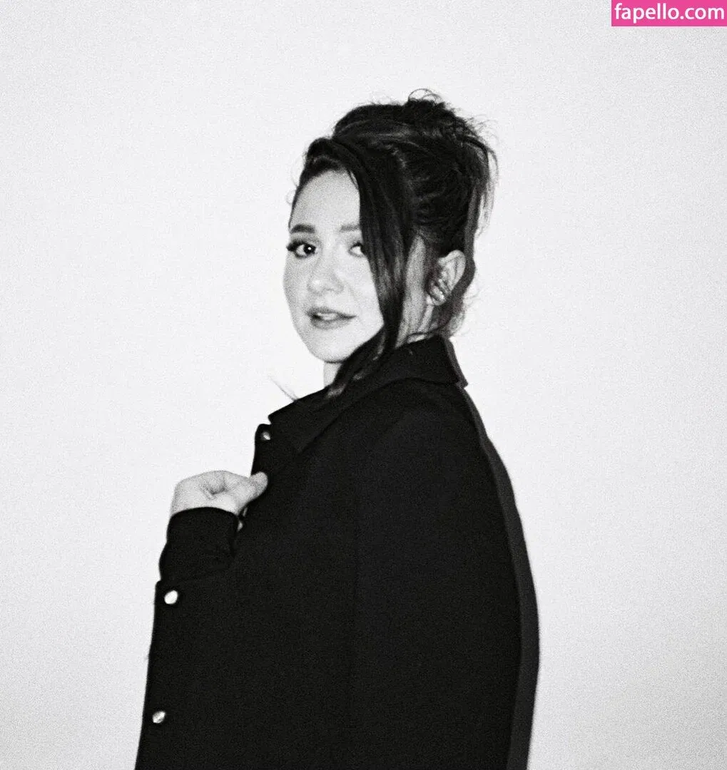 Emma Kenney Onlyfans Photo Gallery 