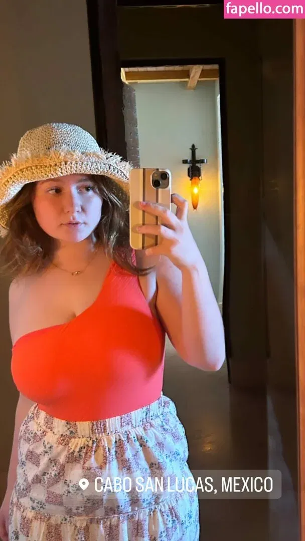Emma Kenney Onlyfans Photo Gallery 