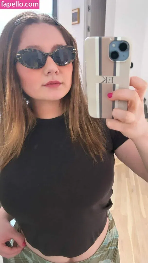 Emma Kenney Onlyfans Photo Gallery 