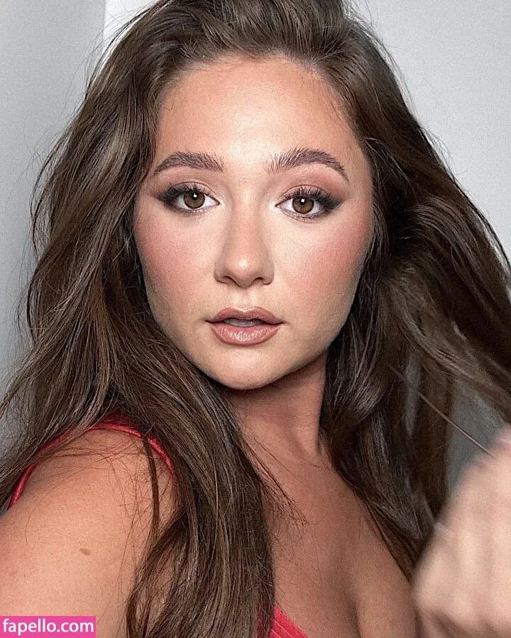 Emma Kenney Onlyfans Photo Gallery 