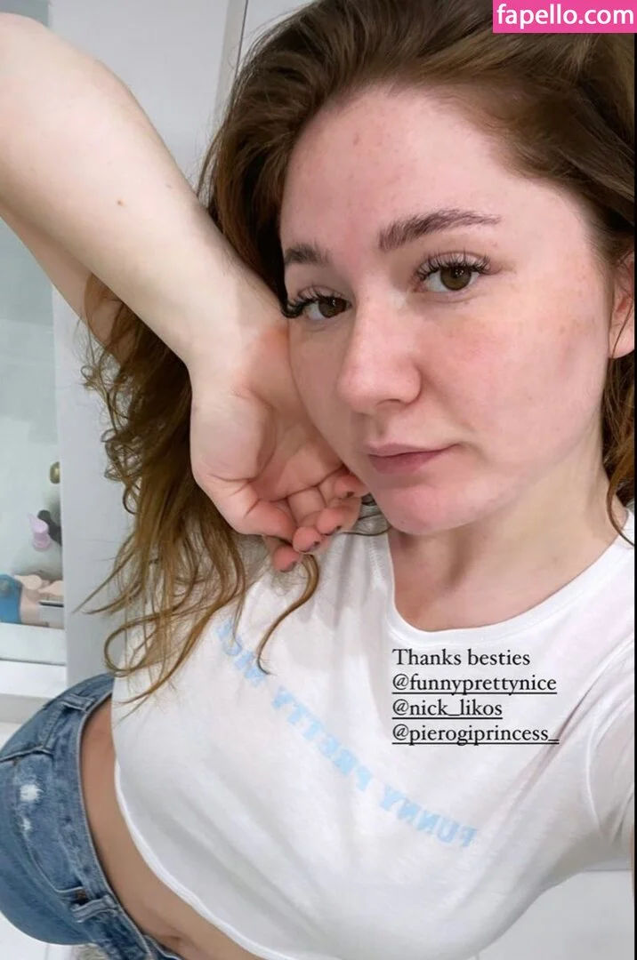Emma Kenney Onlyfans Photo Gallery 