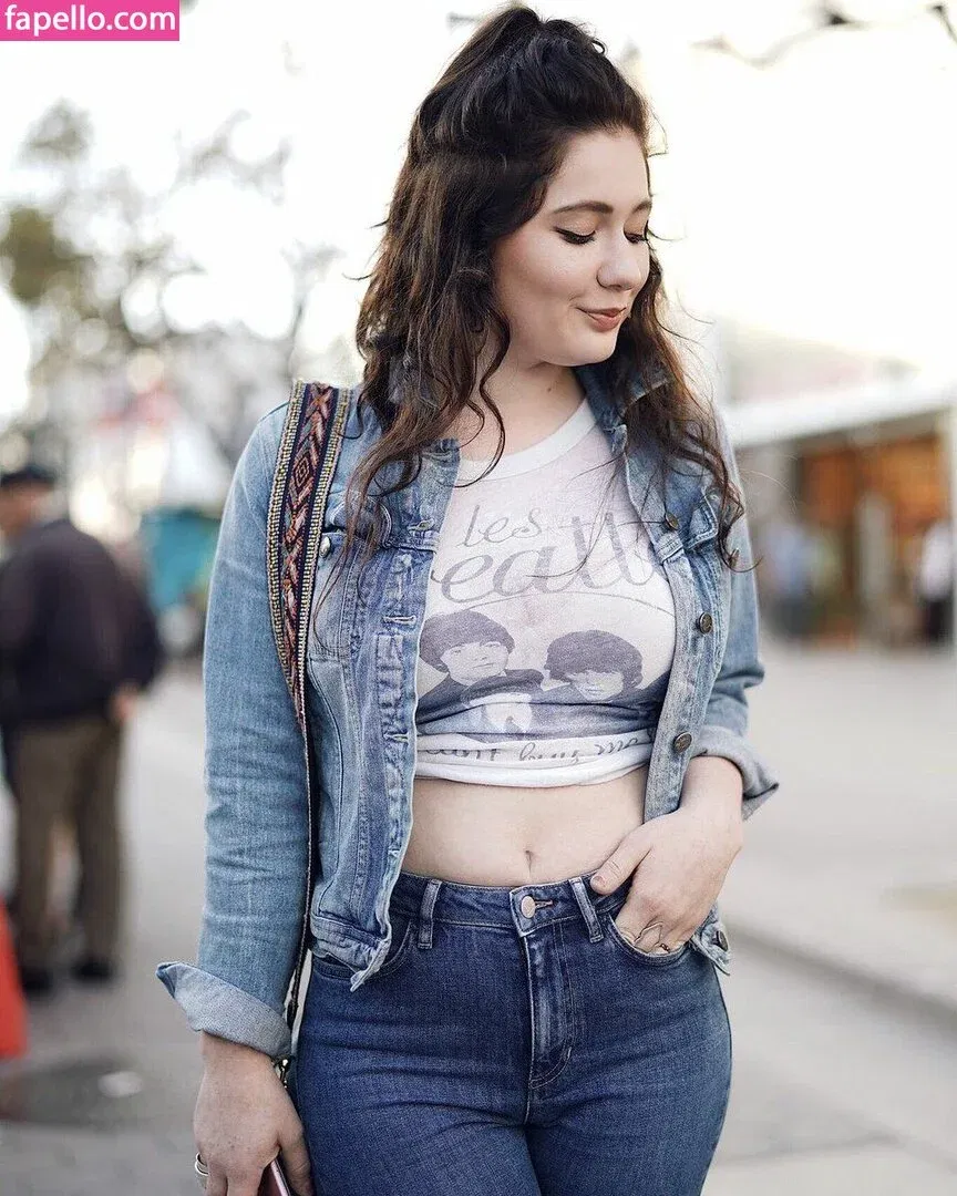 Emma Kenney Onlyfans Photo Gallery 