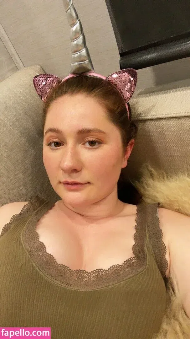 Emma Kenney Onlyfans Photo Gallery 