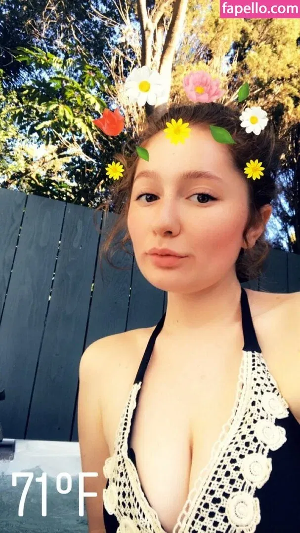Emma Kenney Onlyfans Photo Gallery 