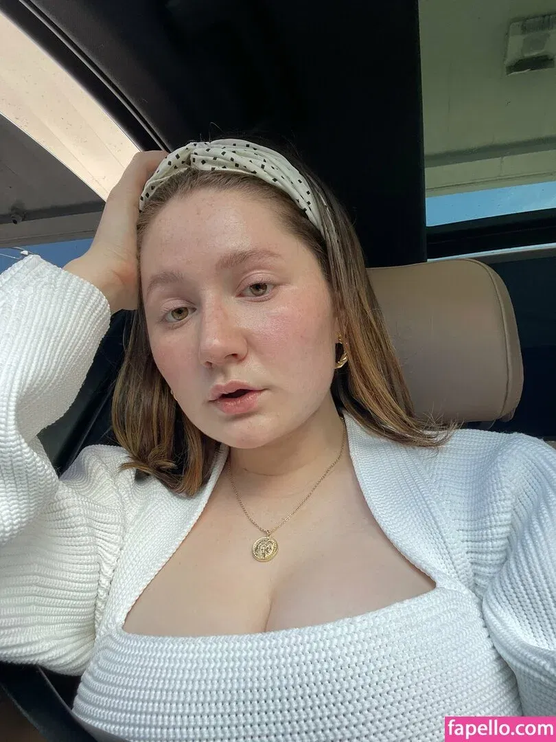 Emma Kenney Onlyfans Photo Gallery 
