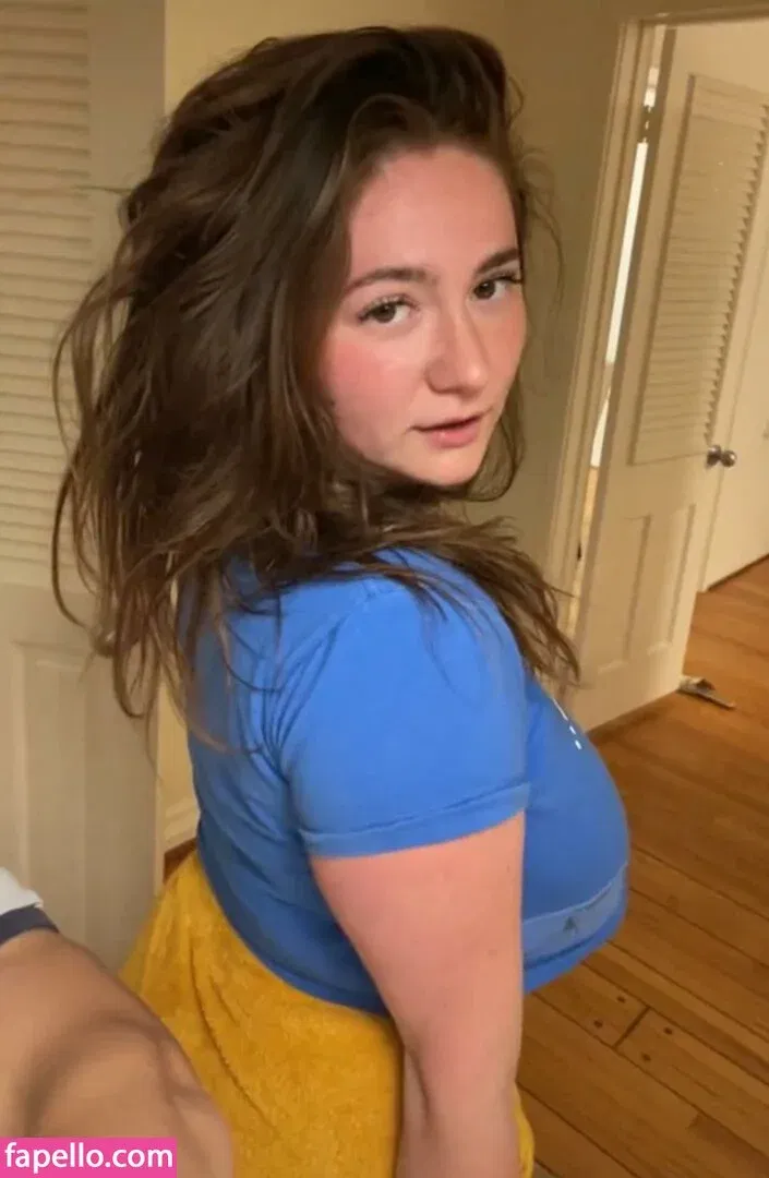 Emma Kenney Onlyfans Photo Gallery 