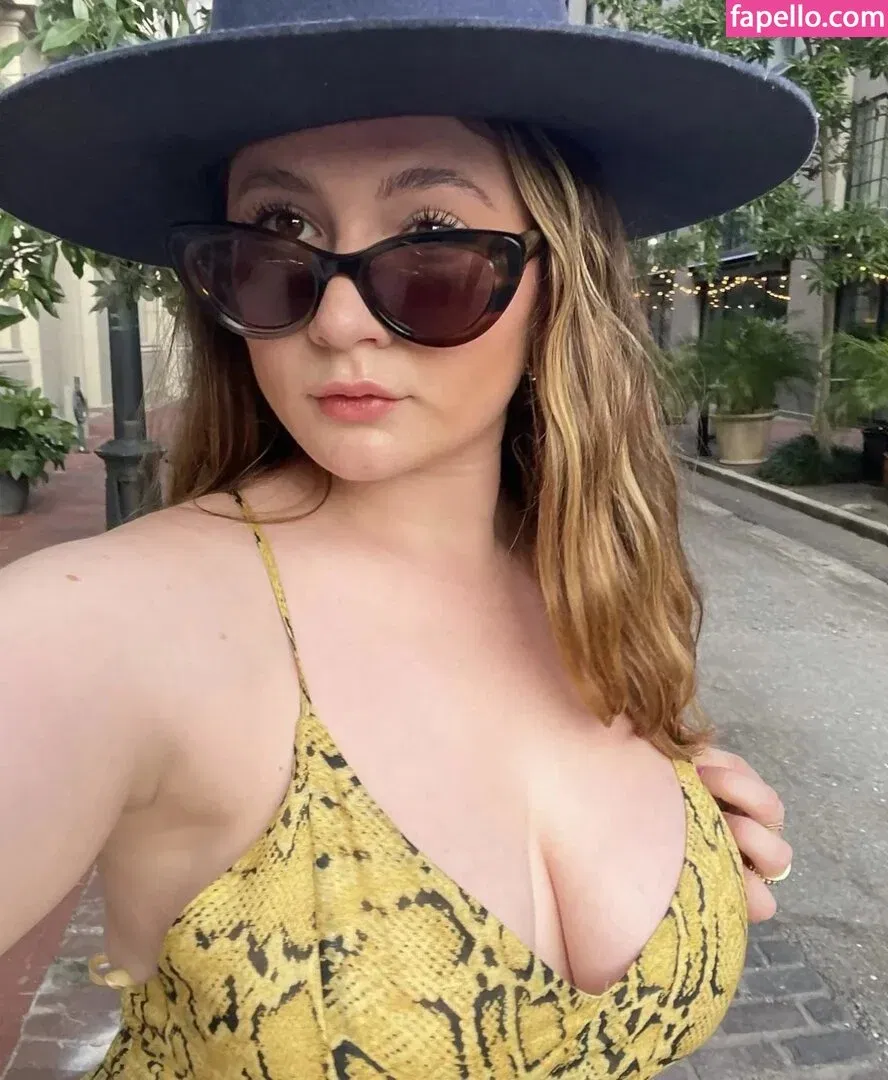 Emma Kenney Onlyfans Photo Gallery 