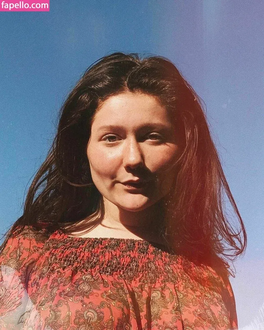 Emma Kenney Onlyfans Photo Gallery 