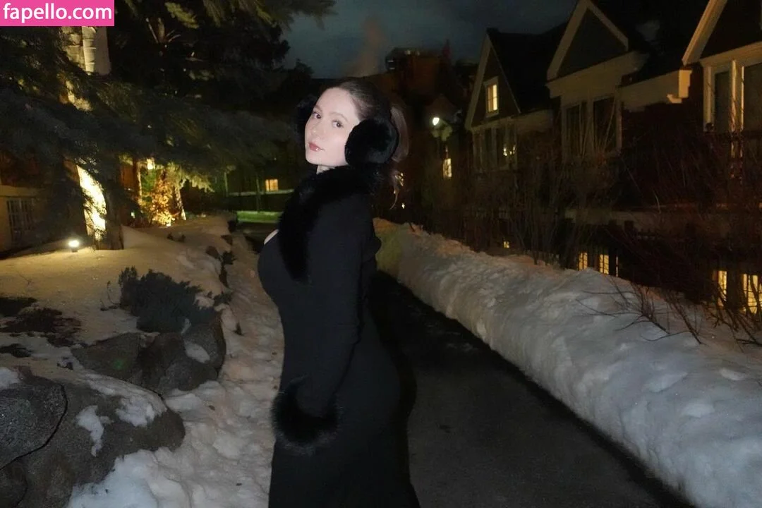 Emma Kenney Onlyfans Photo Gallery 