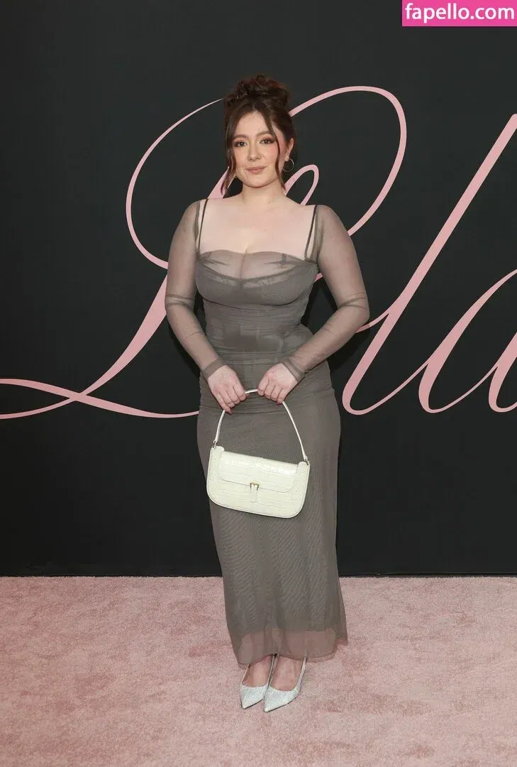 Emma Kenney Onlyfans Photo Gallery 