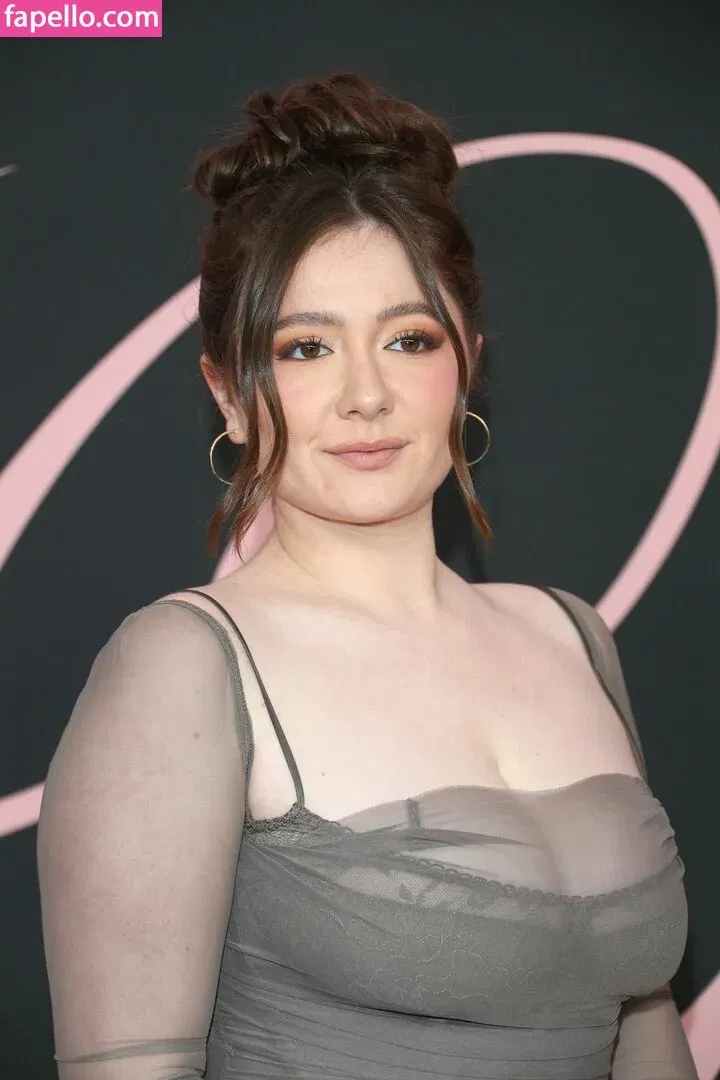 Emma Kenney Onlyfans Photo Gallery 