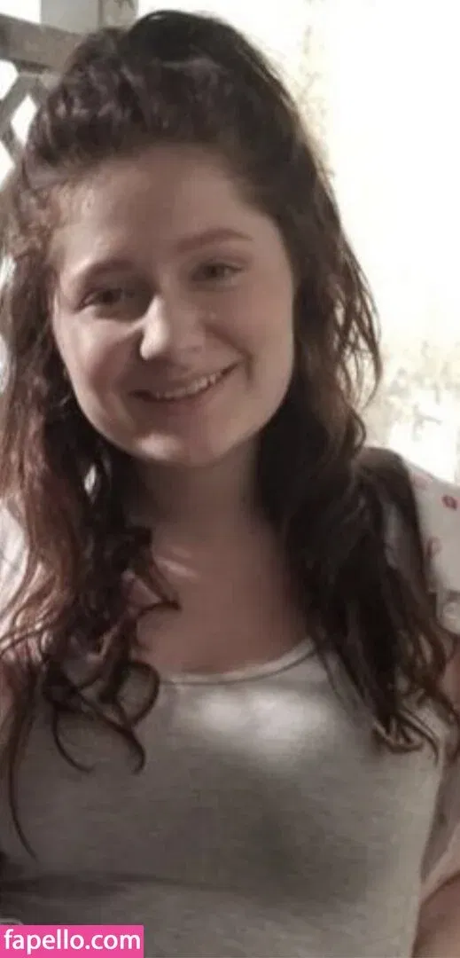 Emma Kenney Onlyfans Photo Gallery 