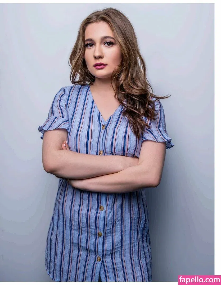 Emma Kenney Onlyfans Photo Gallery 