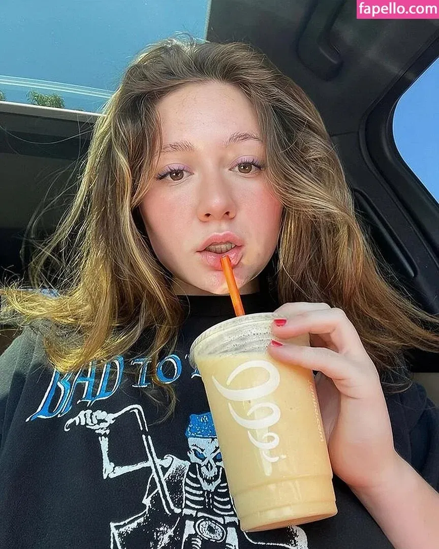 Emma Kenney Onlyfans Photo Gallery 