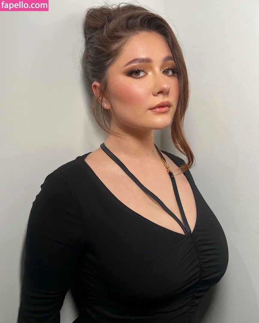 Emma Kenney Onlyfans Photo Gallery 