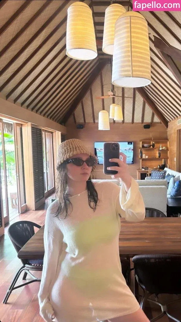 Emma Kenney Onlyfans Photo Gallery 