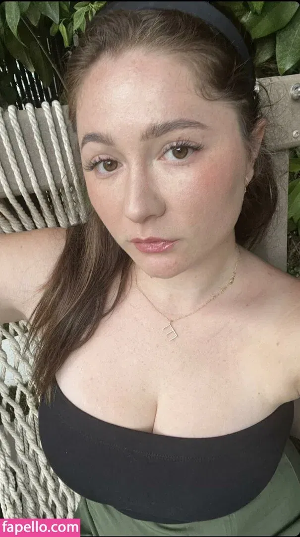 Emma Kenney Onlyfans Photo Gallery 