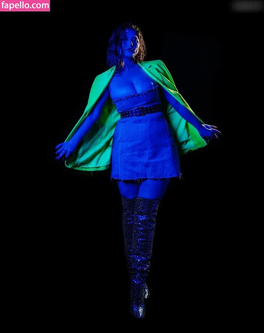 Emma Kenney Onlyfans Photo Gallery 