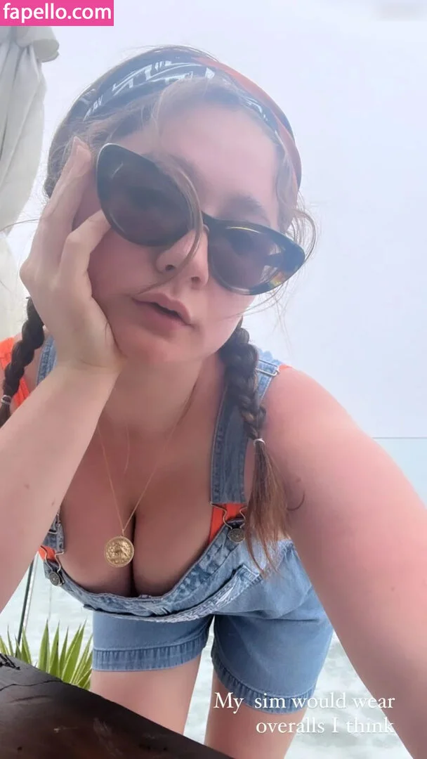 Emma Kenney Onlyfans Photo Gallery 