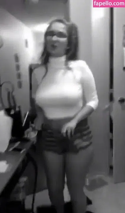 Emma Kenney Onlyfans Photo Gallery 