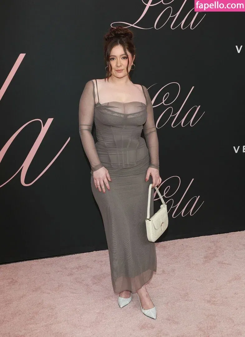 Emma Kenney Onlyfans Photo Gallery 