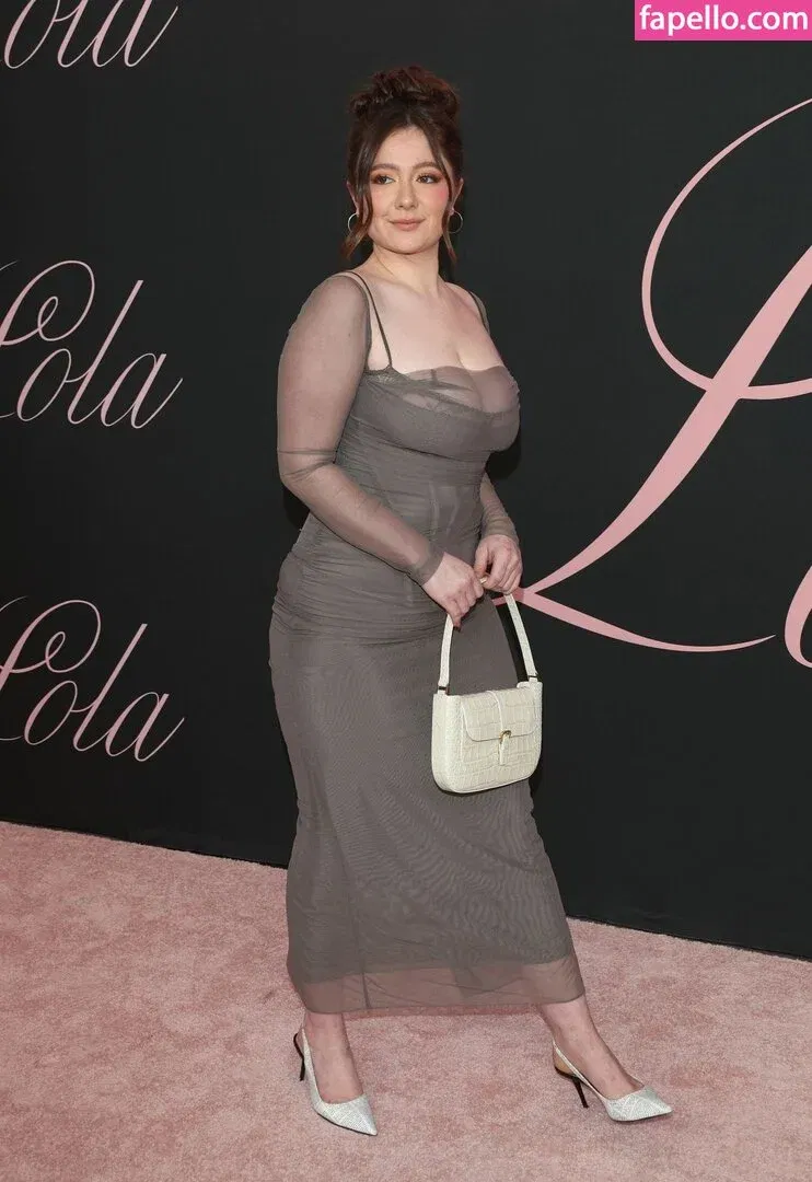 Emma Kenney Onlyfans Photo Gallery 