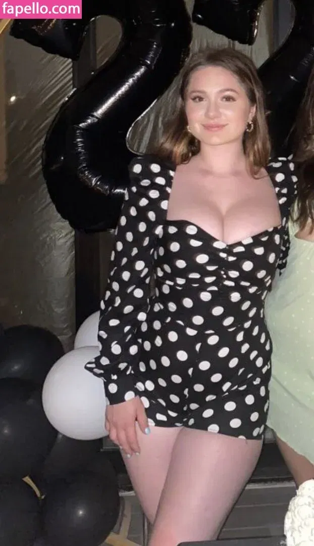 Emma Kenney Onlyfans Photo Gallery 