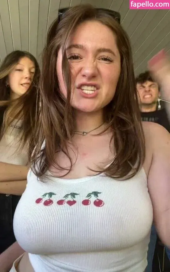 Emma Kenney Onlyfans Photo Gallery 