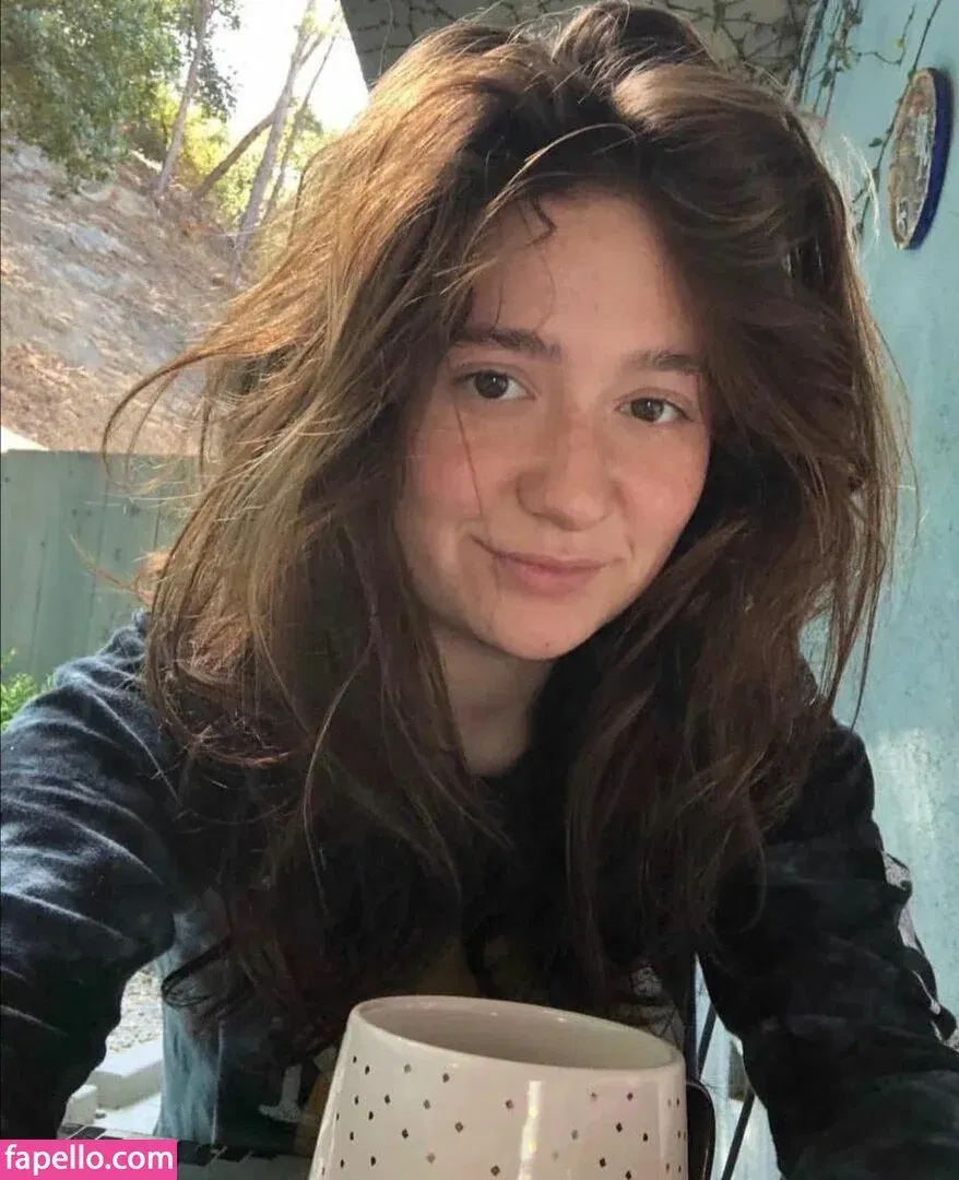 Emma Kenney Onlyfans Photo Gallery 