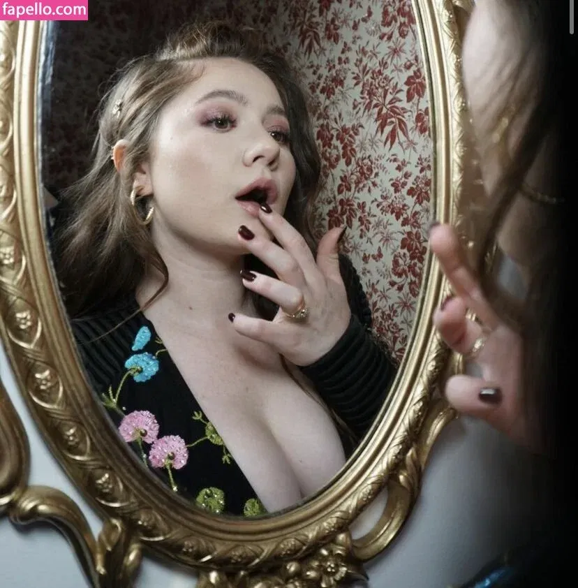 Emma Kenney Onlyfans Photo Gallery 