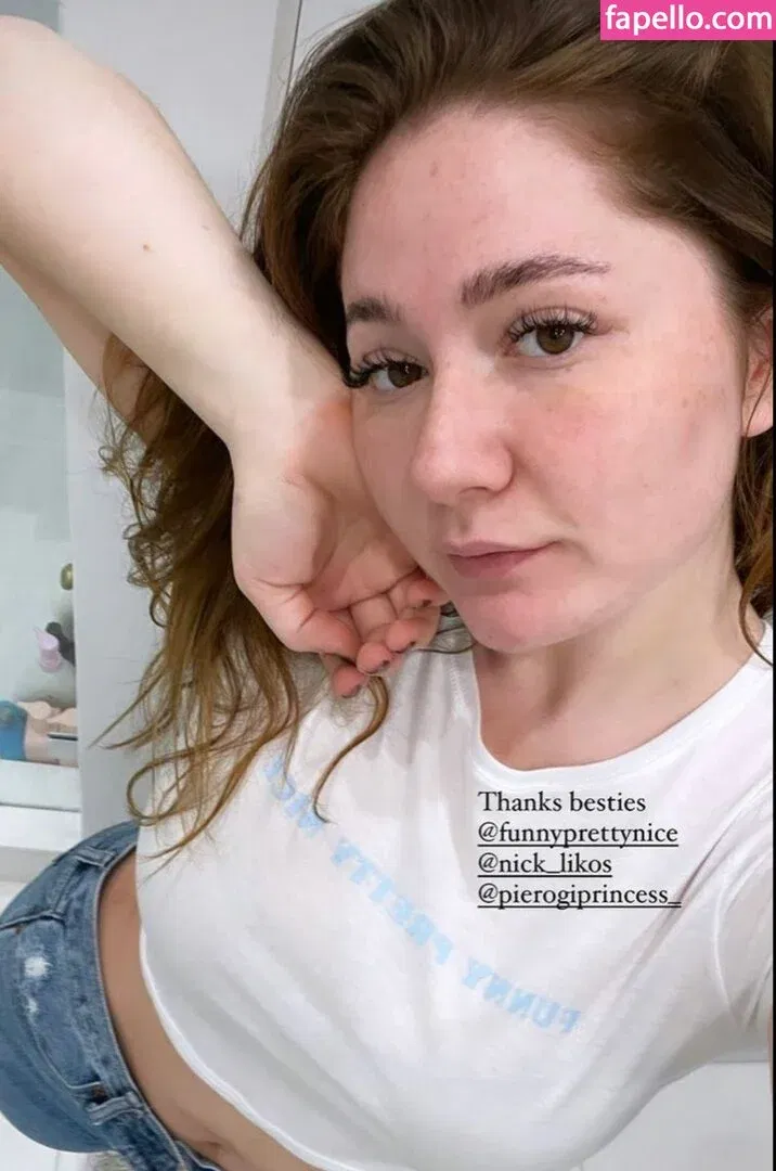 Emma Kenney Onlyfans Photo Gallery 