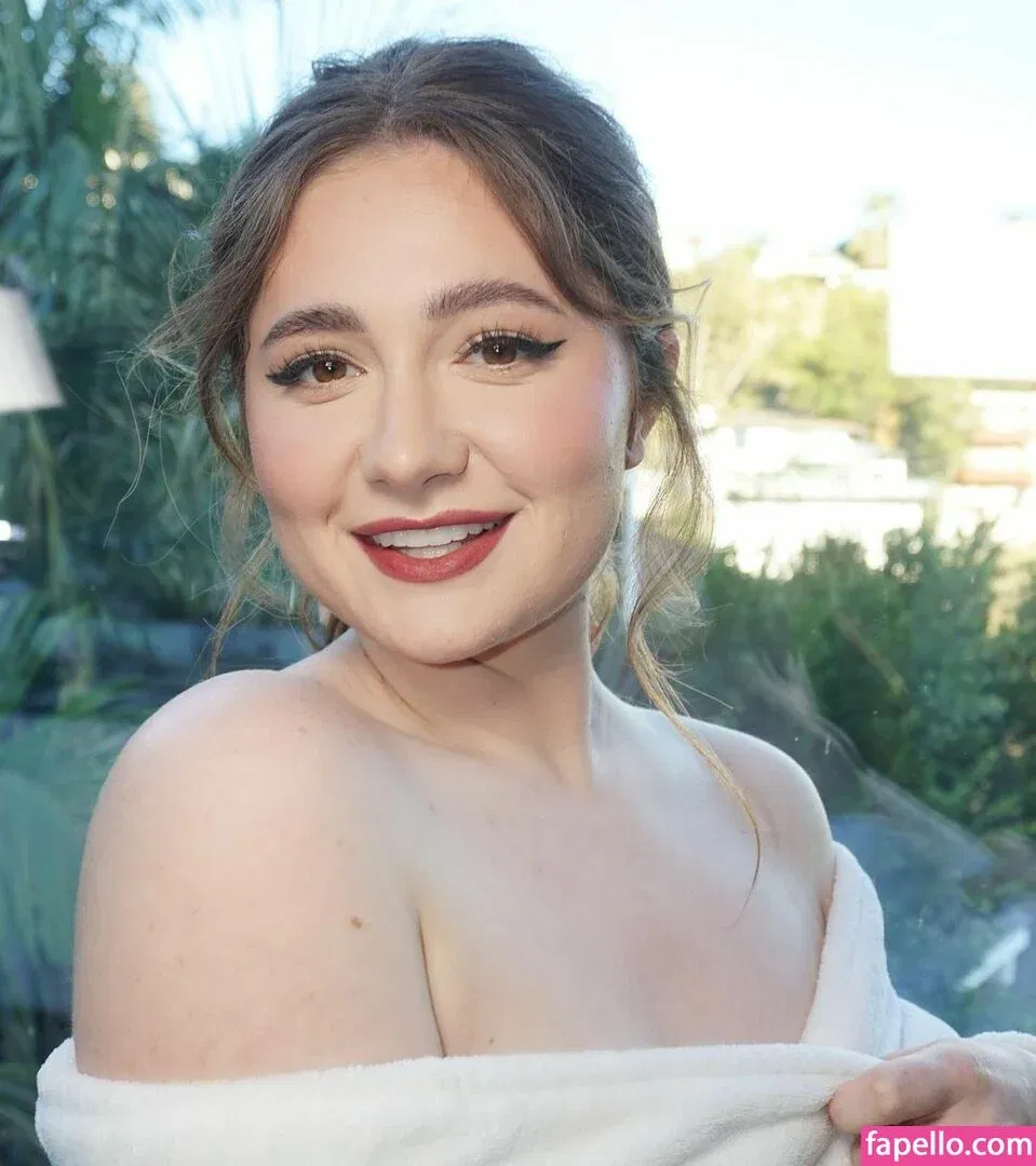 Emma Kenney Onlyfans Photo Gallery 