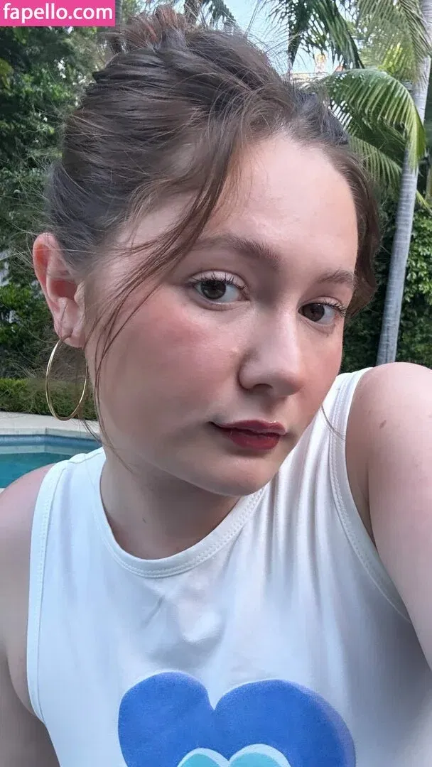 Emma Kenney Onlyfans Photo Gallery 