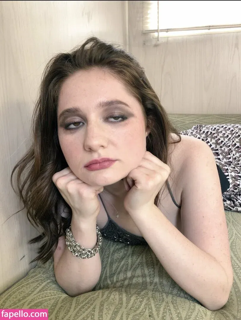 Emma Kenney Onlyfans Photo Gallery 