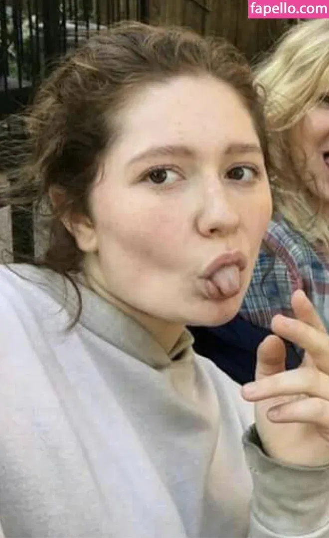 Emma Kenney Onlyfans Photo Gallery 