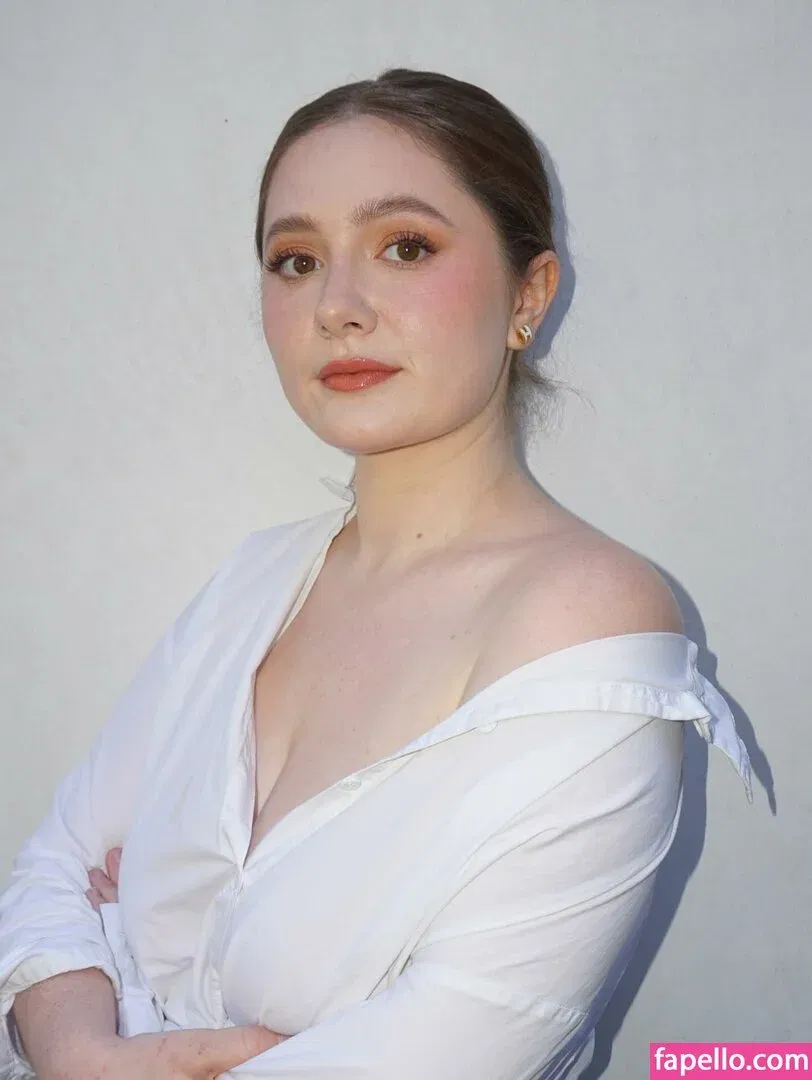 Emma Kenney Onlyfans Photo Gallery 