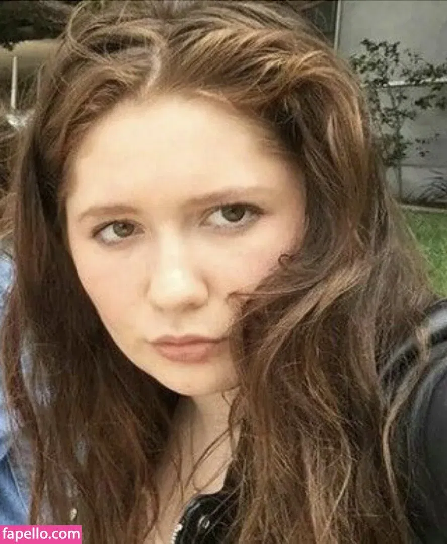 Emma Kenney Onlyfans Photo Gallery 