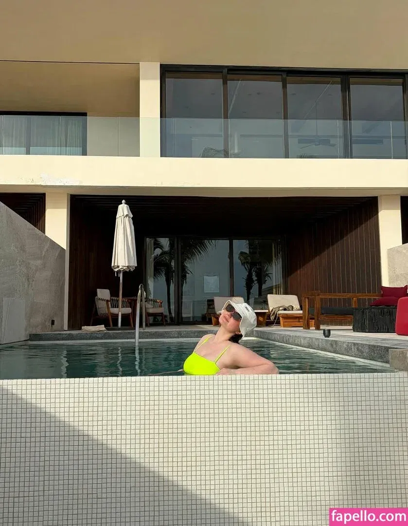 Emma Kenney Onlyfans Photo Gallery 