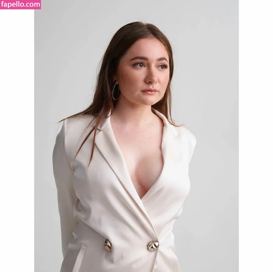 Emma Kenney Onlyfans Photo Gallery 