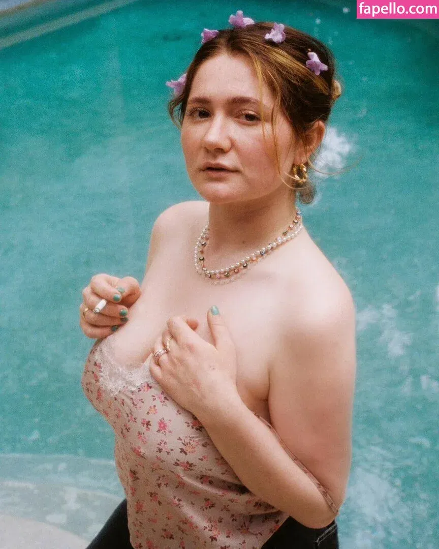 Emma Kenney Onlyfans Photo Gallery 