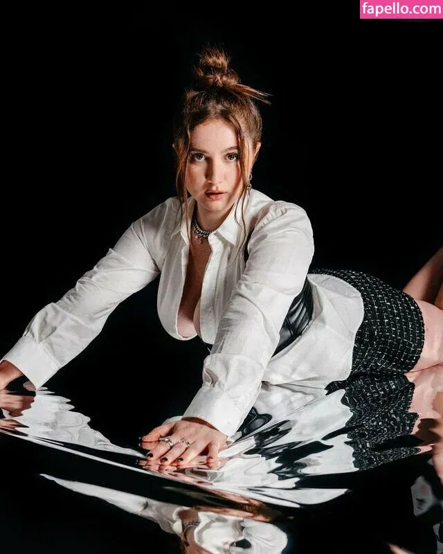 Emma Kenney Onlyfans Photo Gallery 