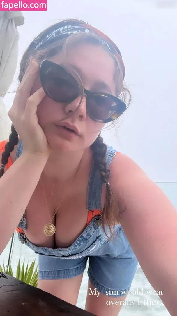 Emma Kenney Onlyfans Photo Gallery 