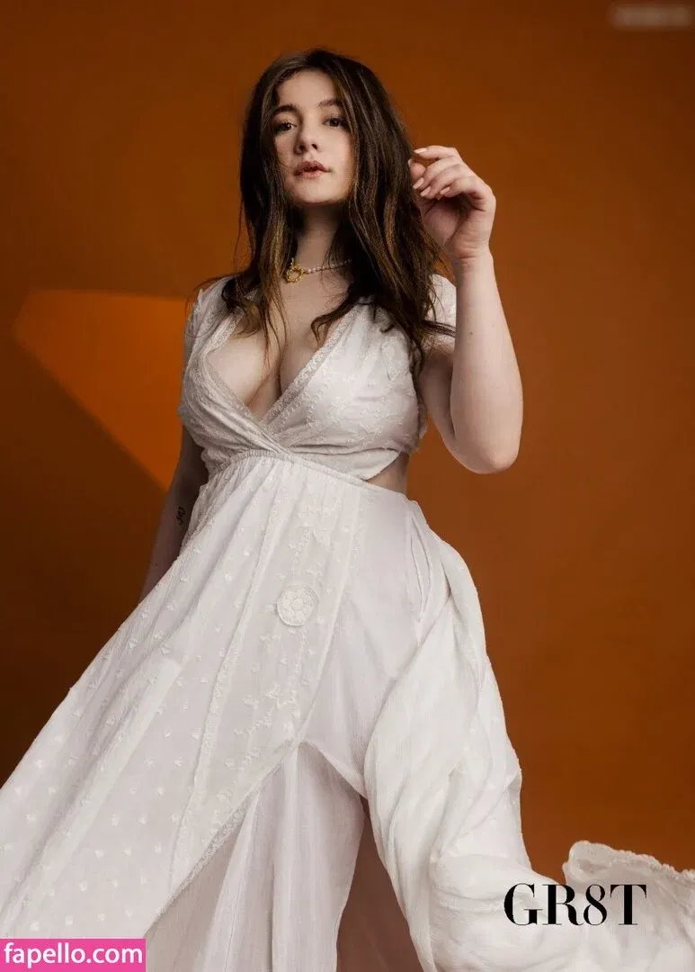 Emma Kenney Onlyfans Photo Gallery 